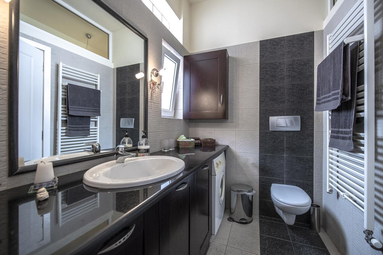 Artemis Majestic Apartment Exterior photo