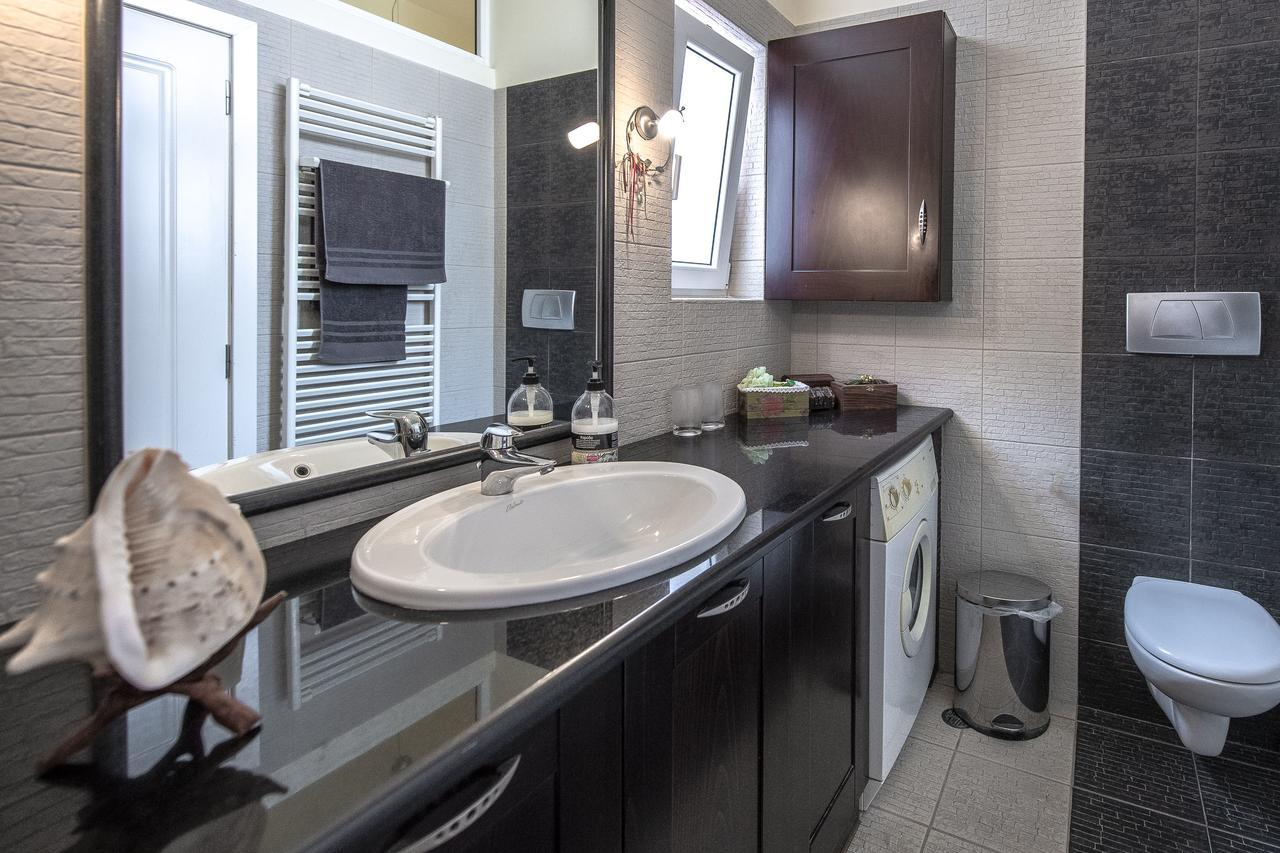 Artemis Majestic Apartment Exterior photo